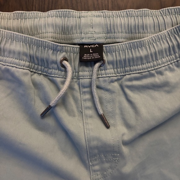 RVCA Shorts - kid's size L - Picture 2 of 4